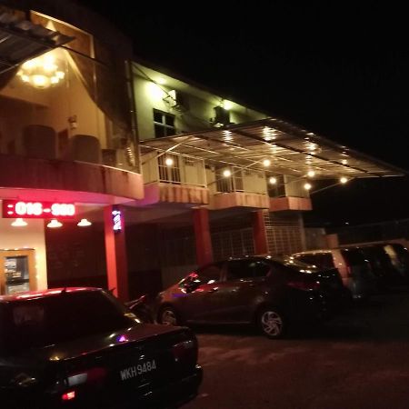 Daisyinn Budget Hotel Kuala Terengganu กัมปงกองบาดัค ภายนอก รูปภาพ