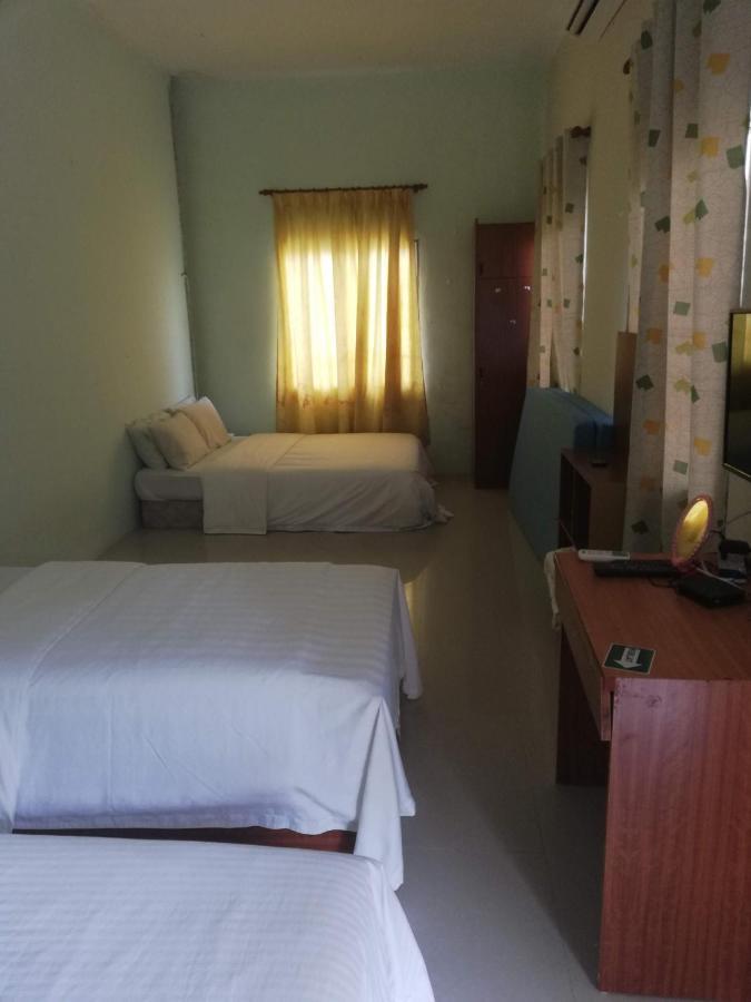 Daisyinn Budget Hotel Kuala Terengganu กัมปงกองบาดัค ภายนอก รูปภาพ