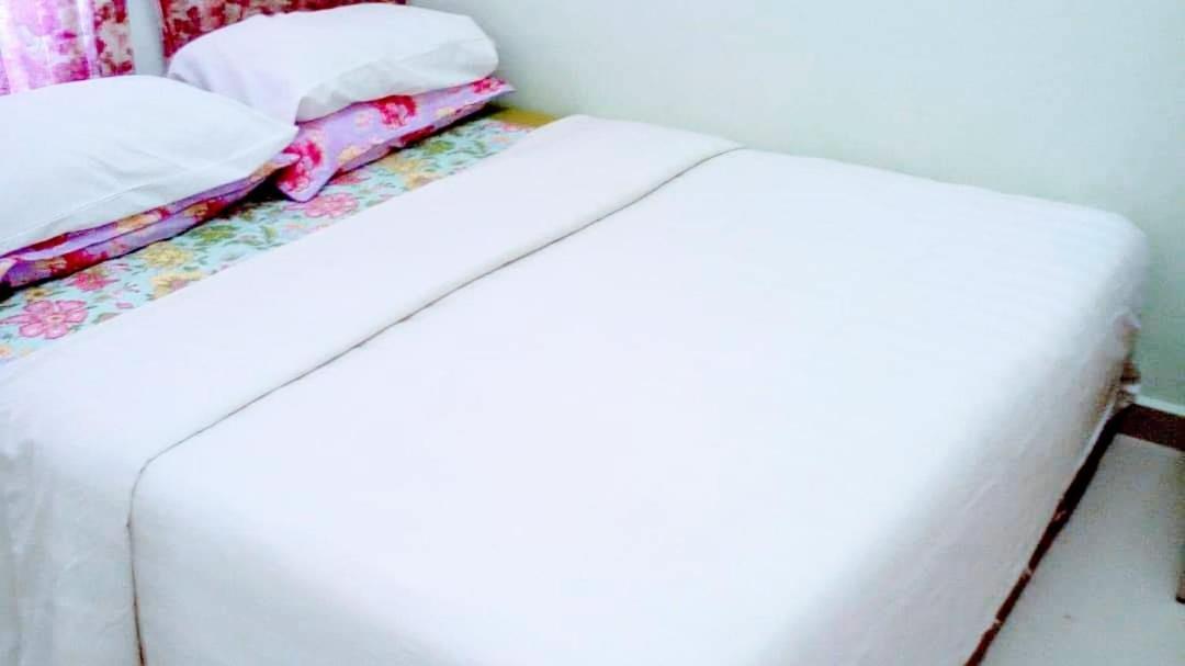 Daisyinn Budget Hotel Kuala Terengganu กัมปงกองบาดัค ภายนอก รูปภาพ