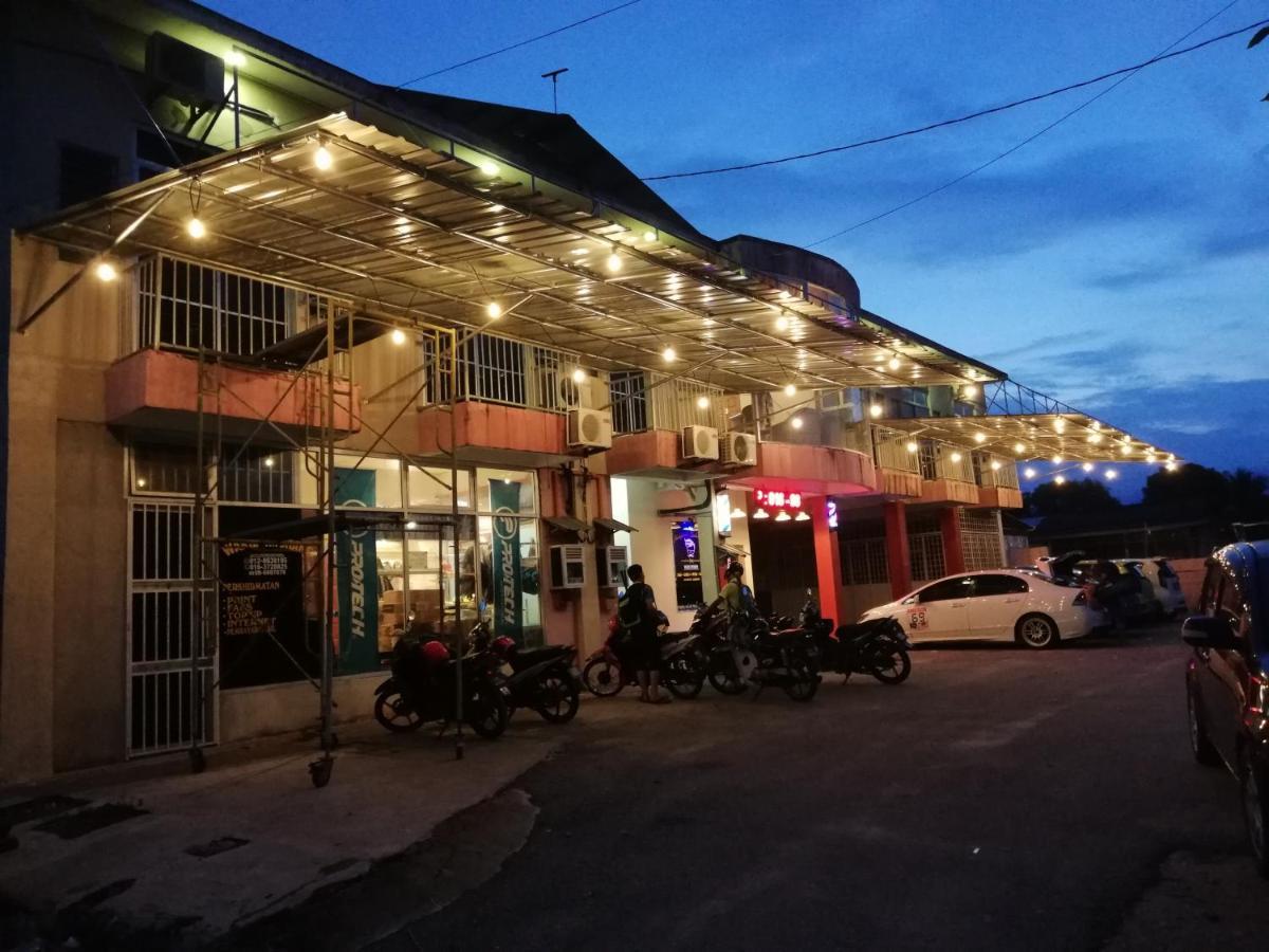 Daisyinn Budget Hotel Kuala Terengganu กัมปงกองบาดัค ภายนอก รูปภาพ