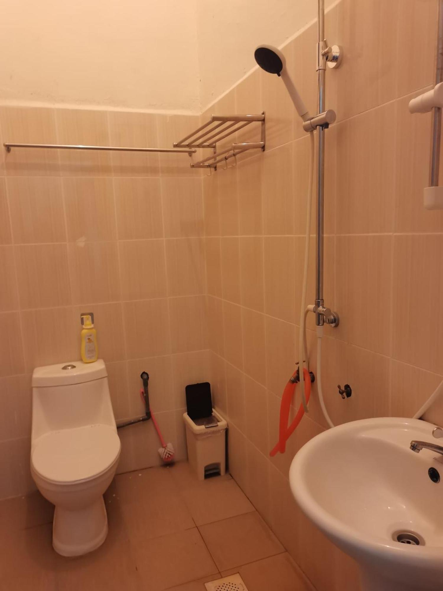 Daisyinn Budget Hotel Kuala Terengganu กัมปงกองบาดัค ภายนอก รูปภาพ